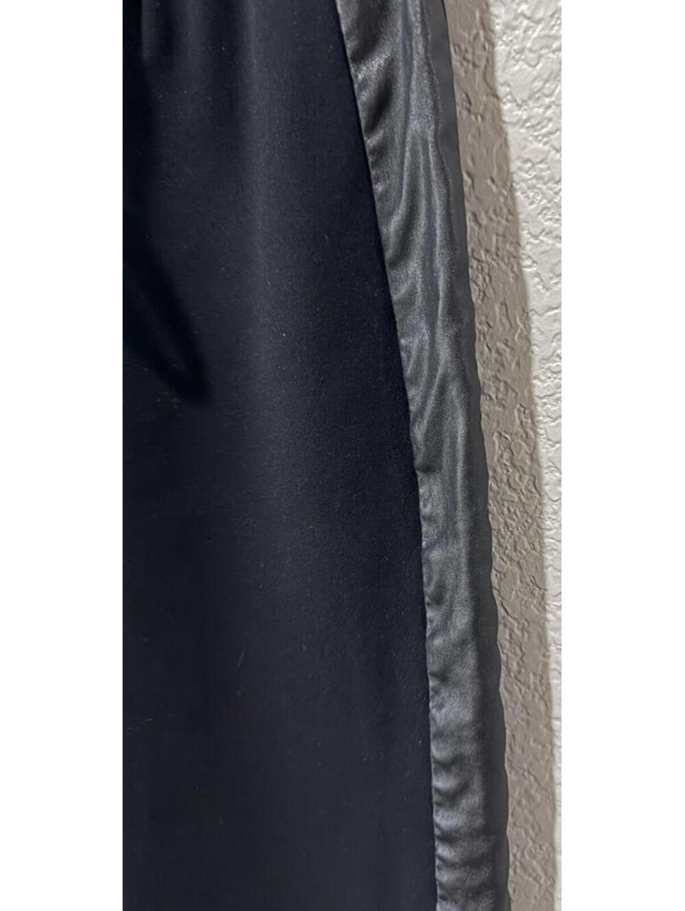 BCBG MAX AZRIA Casual Glam Jogger Pants Womens XS Black Faux Leather Side Stripe - Picture 4 of 8